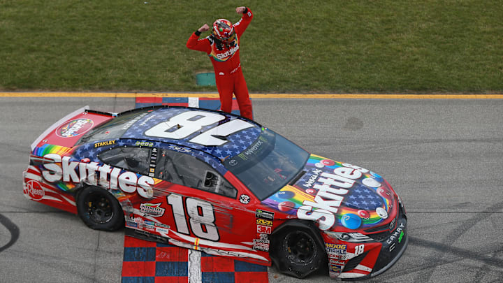 Kyle Busch, Joe Gibbs Racing, Chicagoland Speedway, NASCAR