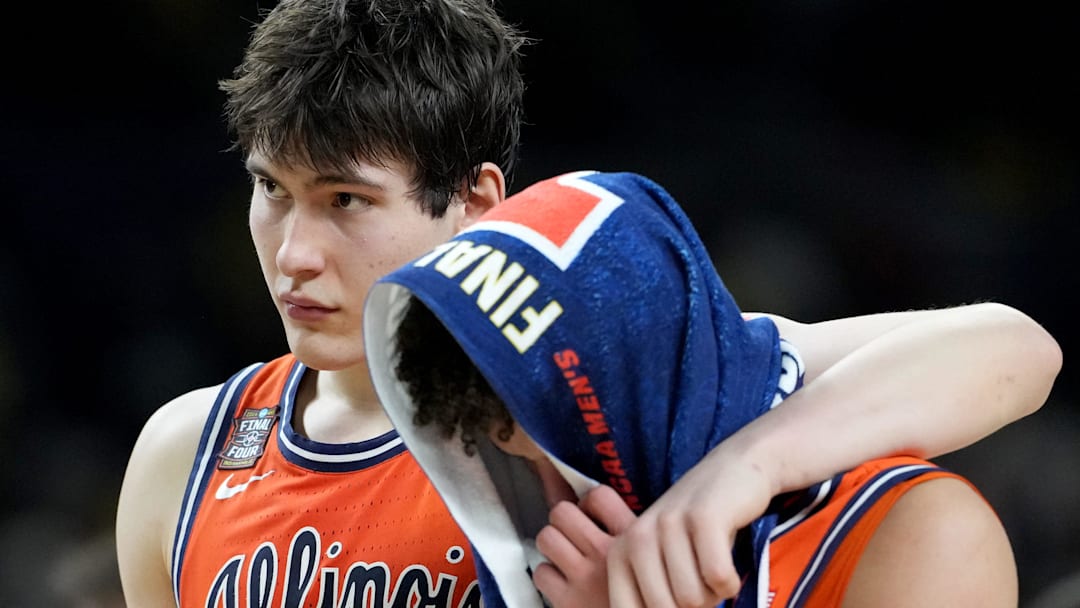 Illinois Fighting Illini forward David Mirkovic (0) and Fighting Illini guard Keaton Wagler (23) 