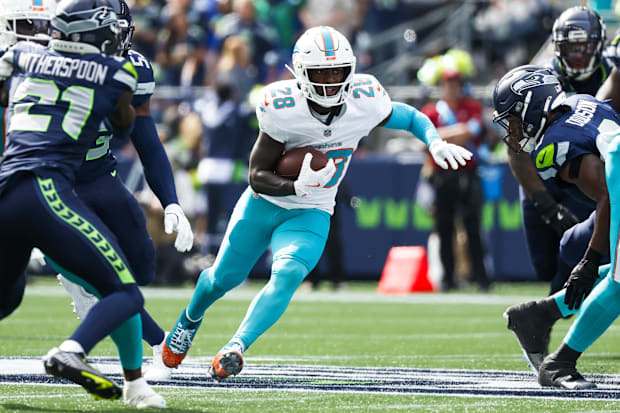 Miami Dolphins running back DeVon Achane (28) rushes against the Seattle Seahawks during the first quarter at Lumen Field.