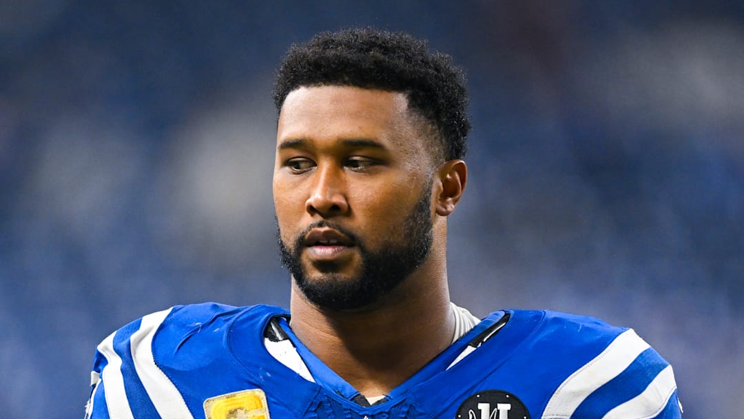 DeForest Buckner of the Indianapolis Colts on the sidelines