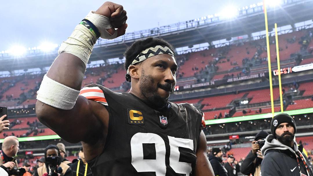 Cleveland Browns defensive end Myles Garrett (95)