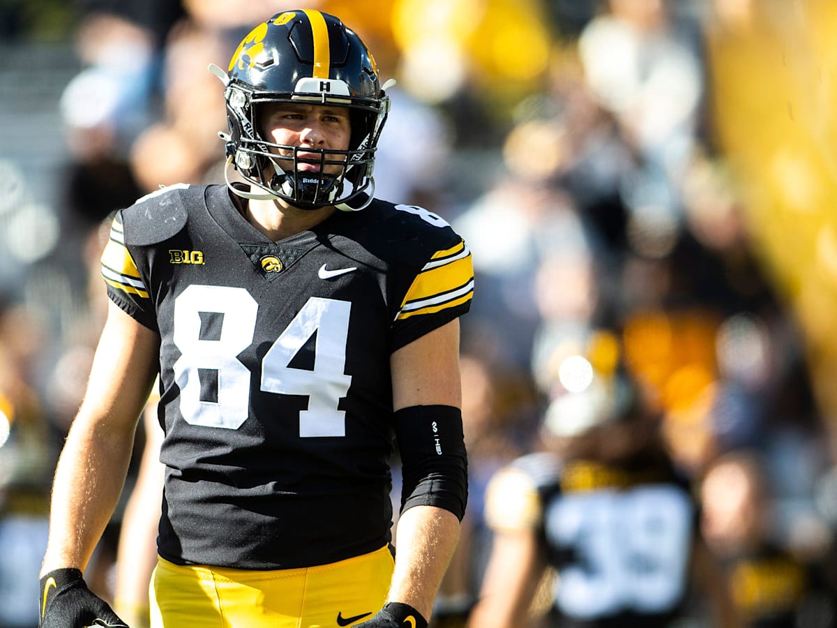 Former Iowa Hawkeyes Star Sets Massive New NFL Record