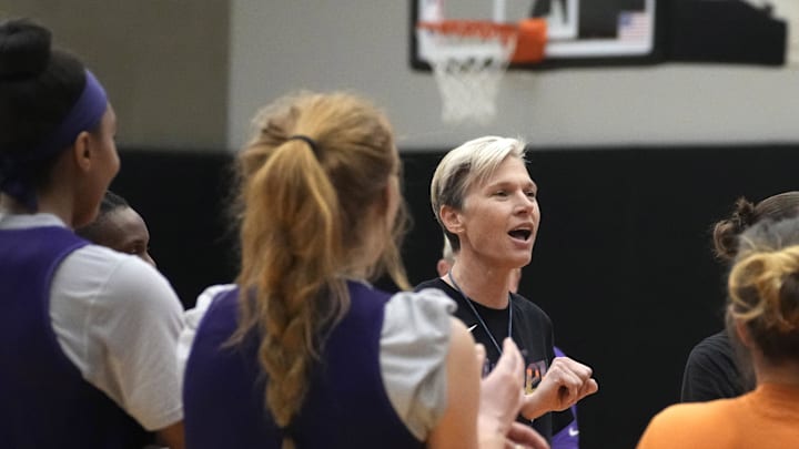 Apr 21, 2022; Phoenix, Arizona, USA; Phoenix Mercury head coach Vanessa Nygaard talks to the team after training camp for the day at Verizon 5G Performance Center. Mandatory Credit: Cheryl Evans/The Republic via USA TODAY NETWORK