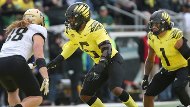 Oregon's Kayvon Thibodeaux, center, and Noah Sewell, right, play against Colorado Saturday Oct. 30, 2021.

Eug 103121 Uo Cofb31