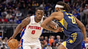 Nov 17, 2025; Detroit, Michigan, USA; Indiana Pacers forward Isaiah Jackson (22) defends against Detroit Pistons center Jalen Duren (0) during the first quarter at Little Caesars Arena. Mandatory Credit: David Reginek-Imagn Images