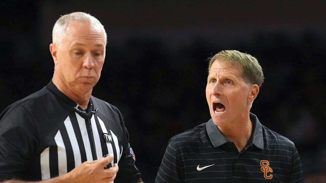 Feb 18, 2026; Los Angeles, California, USA; Southern California Trojans head coach Eric Musselman yells at referee Jason Phillips in the first half against the Illinois Fighting Illini at Galen Center. Feb 18, 2026; Los Angeles, California, USA; Southern California Trojans head coach Eric Musselman yells at referee Jason Phillips in the first half against the Illinois Fighting Illini at Galen Center.