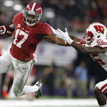 Sep 5, 2015; Arlington, TX, USA; Alabama Crimson Tide running back Kenyan Drake (17) runs in a touchdown against Wisconsin Badgers cornerback Derrick Tindal (25) during the fourth quarter at AT&T Stadium. 