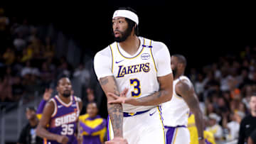 Phoenix Suns v Los Angeles Lakers