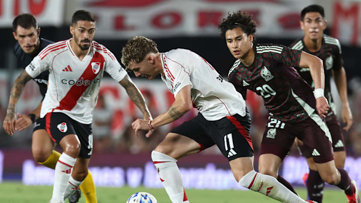 River Plate dominated the game forcing Mexico to chase the ball for much of the contest. River Plate dominated the game forcing Mexico to chase the ball for much of the contest.