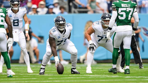 Tennessee Titans center Lloyd Cushenberry III