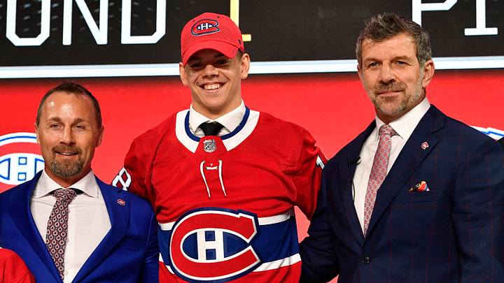 Jesperi Kotkaniemi stands with team representatives, including Montreal Canadiens general manager Marc Bergevin in the first round of the 2018 NHL Draft: Jerome Miron-USA TODAY Sports
