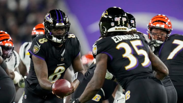 Baltimore Ravens quarterback Lamar Jackson (8) fakes a hand off to running back Gus Edwards (35) in the first quarter of the NFL Week 11 game between the Baltimore Ravens and the Cincinnati Bengals at M&T Bank Stadium in Baltimore on Thursday, Nov. 16, 2023.