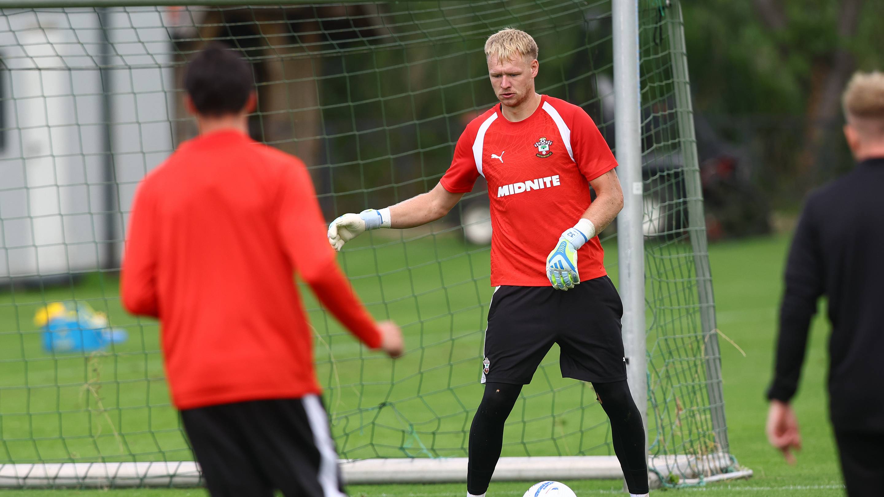One-time Premier League champion weighs in on Aaron Ramsdale’s Southampton limbo