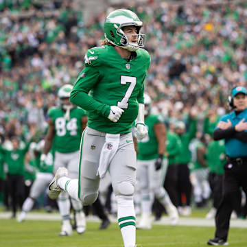 Dec 29, 2024; Philadelphia, Pennsylvania, USA; Philadelphia Eagles quarterback Kenny Pickett (7) plays against the Dallas Cowboys during the second quarter at Lincoln Financial Field. Mandatory Credit: Bill Streicher-Imagn Images