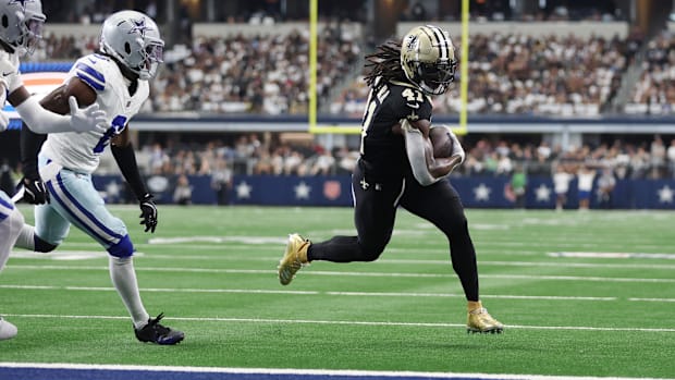 New Orleans Saints running back Alvin Kamara (41) scores a touchdown against the Dallas Cowboys 