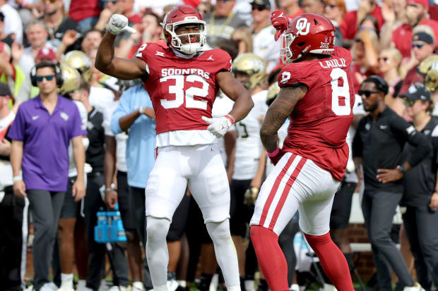 Oklahoma defensive end R Mason Thomas