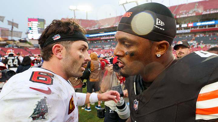 Baker Mayfield is being thoroughly outplayed by Deshaun Watson.