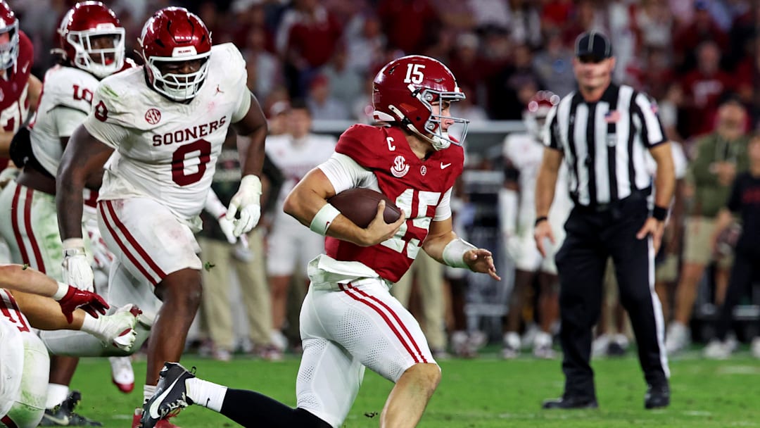 Alabama Crimson Tide quarterback Ty Simpson (15)