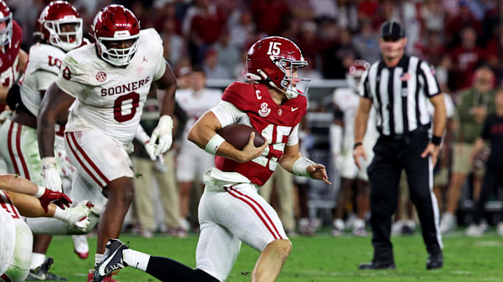 Alabama Crimson Tide quarterback Ty Simpson (15)