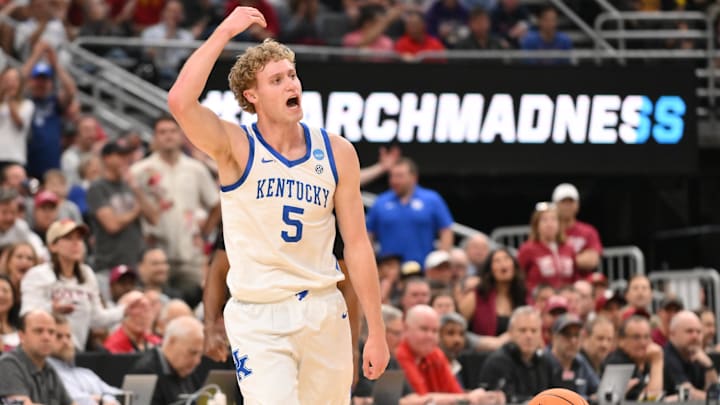 Mar 20, 2026; St. Louis, MO, USA; Kentucky Wildcats guard Collin Chandler (5) reacts against the Santa Clara Broncos during the second half of a first round game of the men's 2026 NCAA Tournament at Enterprise Center. Mandatory Credit: Jeff Curry-Imagn Images