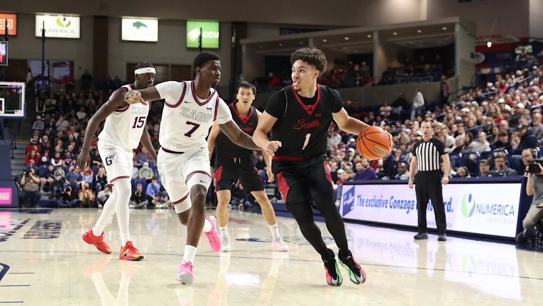 Gonzaga Bulldogs forward Tyon Grant-Foster (7).