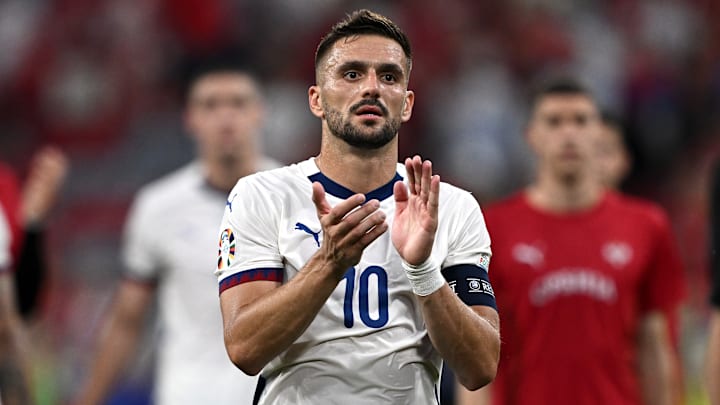 Dusan Tadic est encore là.