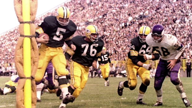 Paul Hornung scores a touchdown for the Green Bay Packers in 196