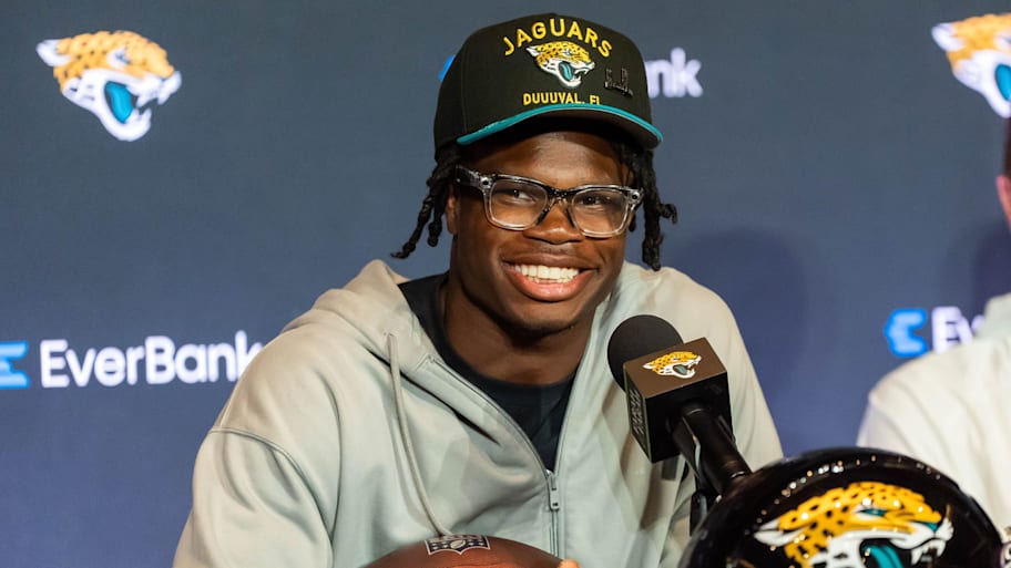 Travis Hunter won over the NFL world with this wholesome moment on a plane.  | Doug Engle/Florida Times-Union / USA TODAY NETWORK via Imagn Images