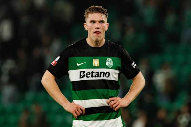 Viktor Gyökeres looking annoyed.