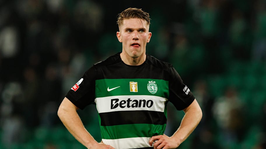 Viktor Gyökeres looking annoyed.