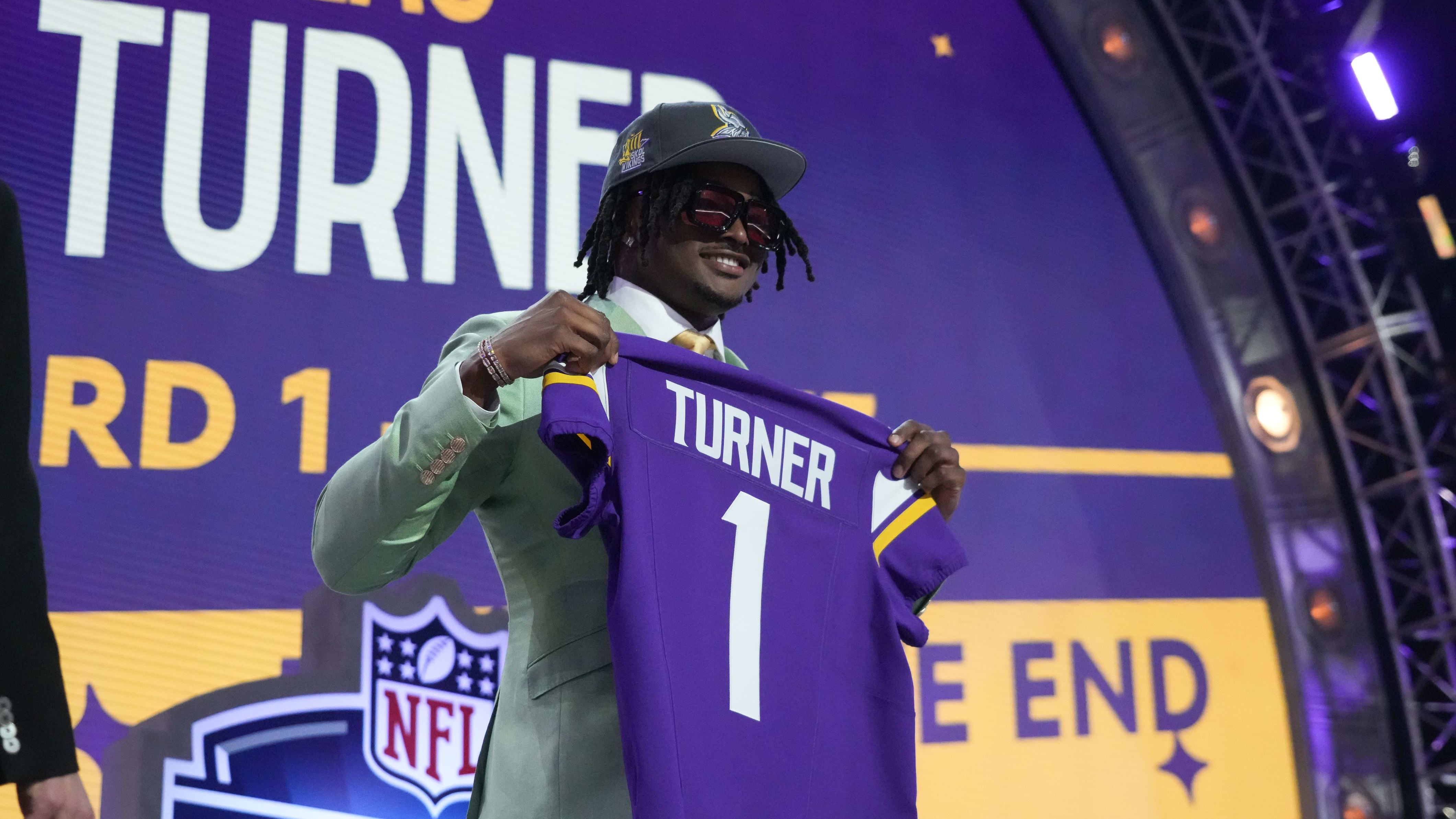 Minnesota Vikings edge Dallas Turner