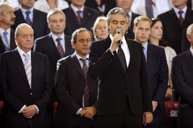 Andre Bocelli performs at the 2009 Champions League final.