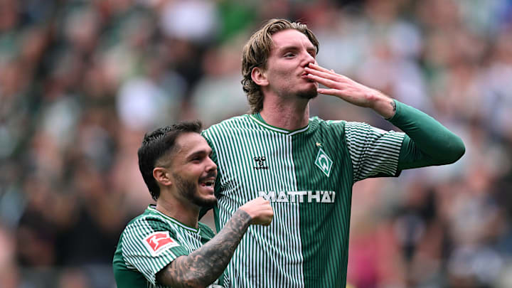 Küsschen an die Werder-Fans: Der Woltemade-Wechsel lässt die Kassen in Bremen klingeln. Küsschen an die Werder-Fans: Der Woltemade-Wechsel lässt die Kassen in Bremen klingeln.