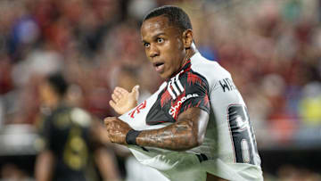 Wallace Yan busca espaço no time do Flamengo após ter negociação com o RB Bragantino cancelada 