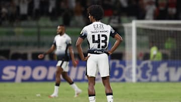 Corinthians tem semana decisiva sobre Talles Magno