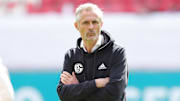 Kees van Wonderen noch als Schalke-Trainer. Das 0:2 gegen Paderborn war sein letztes Spiel auf der Bank.