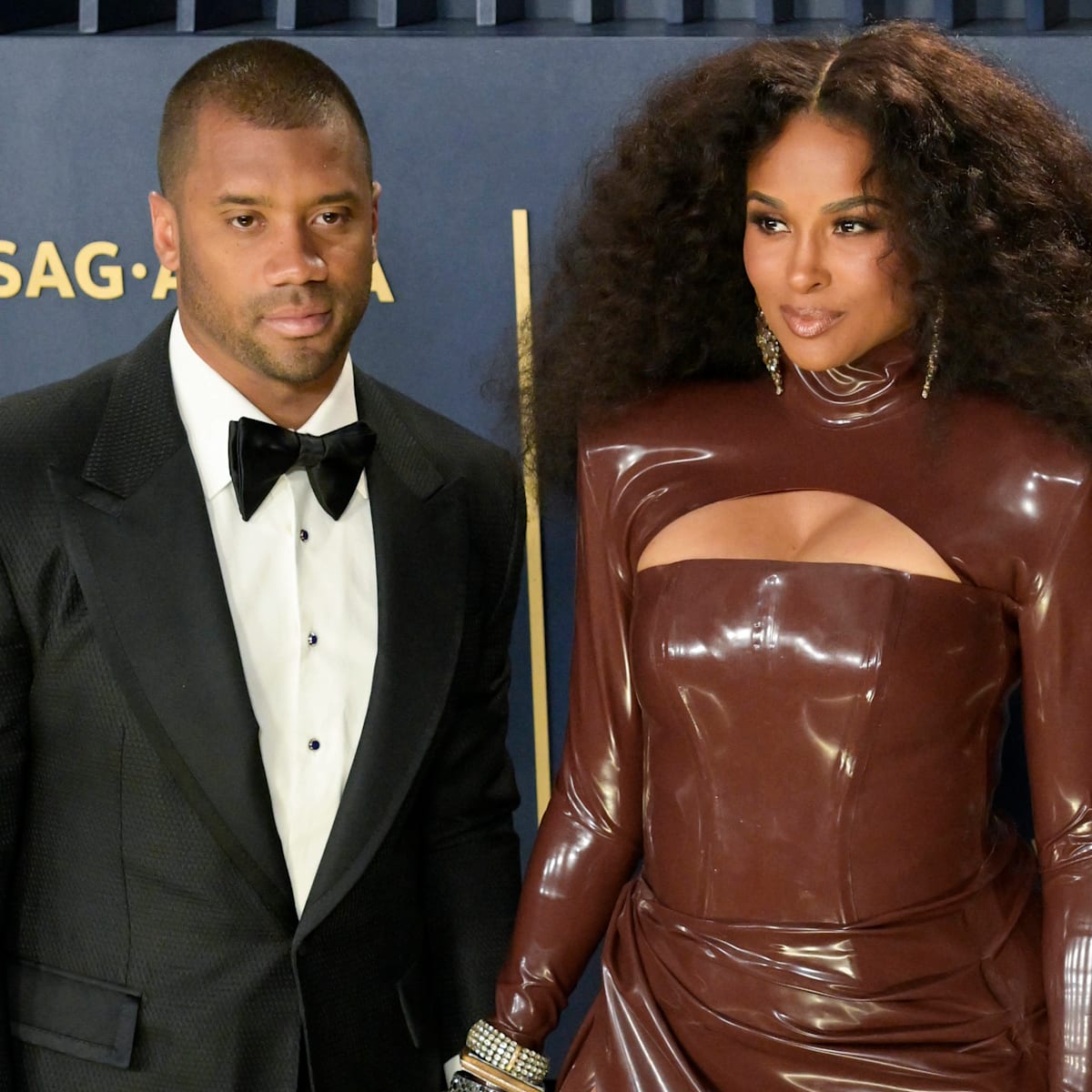 Russell Wilson sends 2-Word message to wife Ciara before Steelers-Jets game