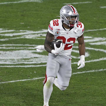 Jan 1, 2025; Pasadena, CA, USA; Ohio State Buckeyes running back TreVeyon Henderson (32) carries the ball during the fourth quarter against the Oregon Ducks at Rose Bowl Stadium. Mandatory Credit: Robert Hanashiro-Imagn Images