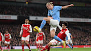 Manchester City abriu 4 pontos de frente, com um jogo a menos