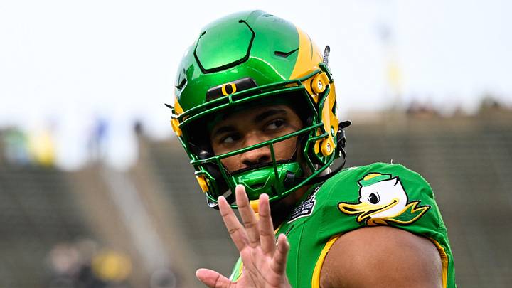 Oregon Ducks tight end Kenyon Sadiq (18). Mandatory Credit: Troy Wayrynen-Imagn Images