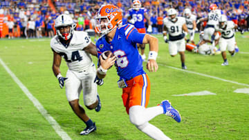 Florida Gators quarterback Aidan Warner (16) 
