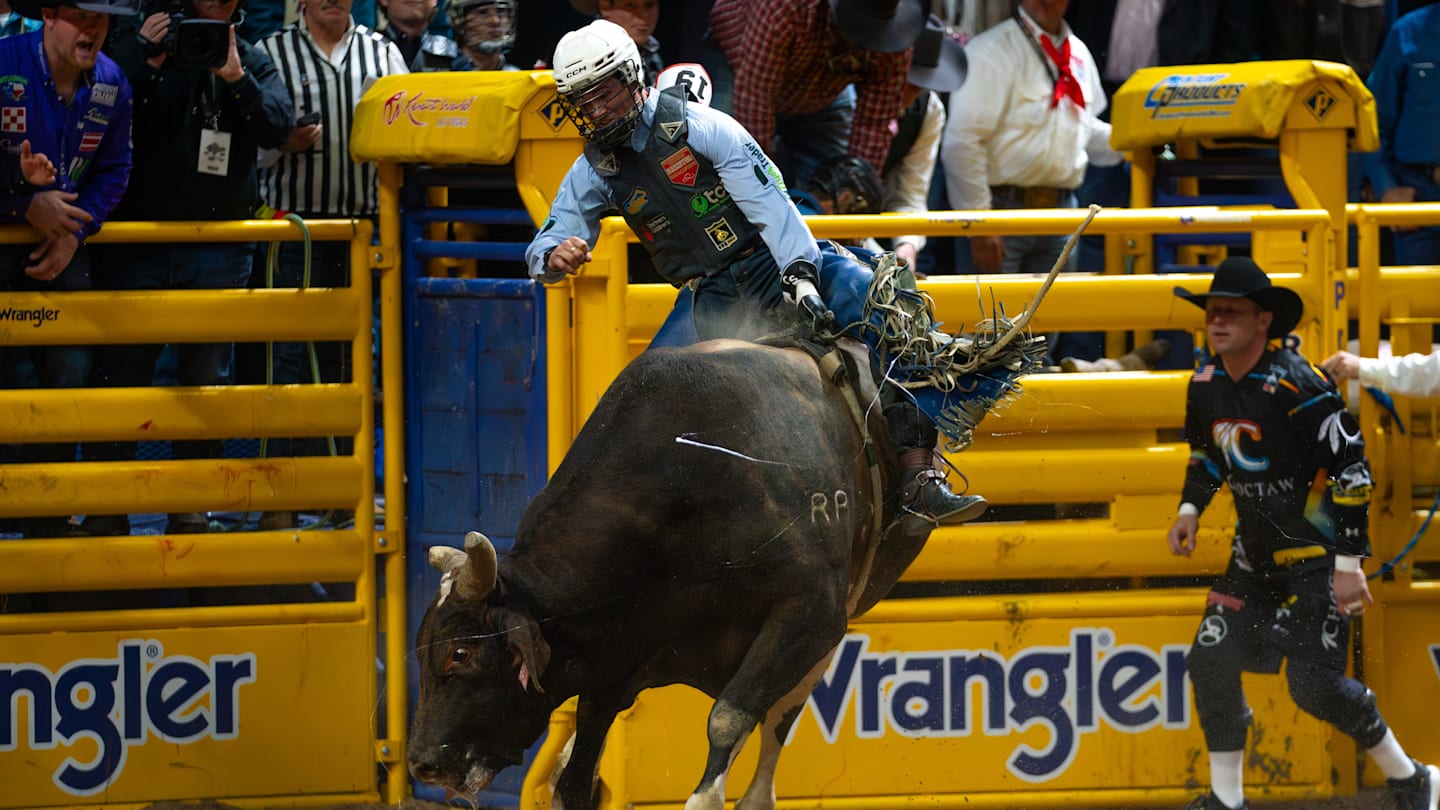 Clayton Sellars and Hard Rock Take Center Stage in Round 3 NFR Bull