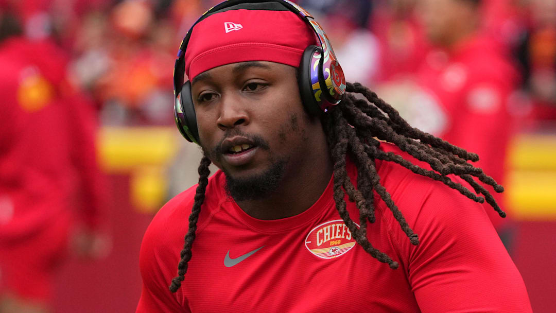 Nov 23, 2025; Kansas City, Missouri, USA; Kansas City Chiefs running back Kareem Hunt (29) warms up before the game against the Indianapolis Colts at GEHA Field at Arrowhead Stadium.