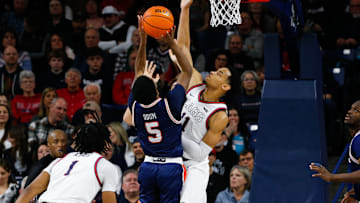 Gonzaga Bulldogs senior guard Nolan Hickman (11). 