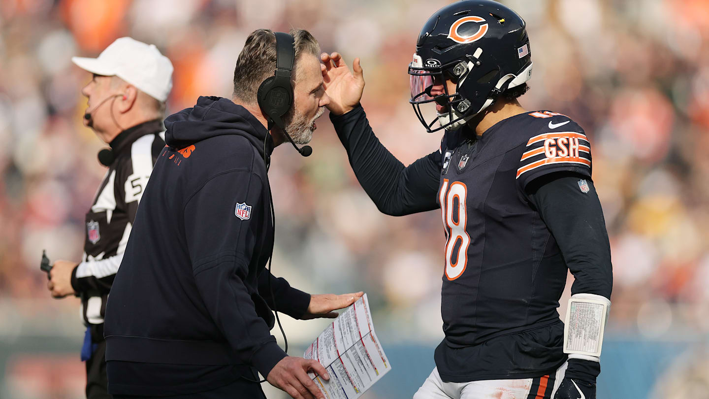卡萊布威廉斯 (Caleb Williams) 引導內心的亞倫羅傑斯 (Aaron Rodgers) 回應馬特埃伯弗斯 (Matt Eberflus) 的解僱