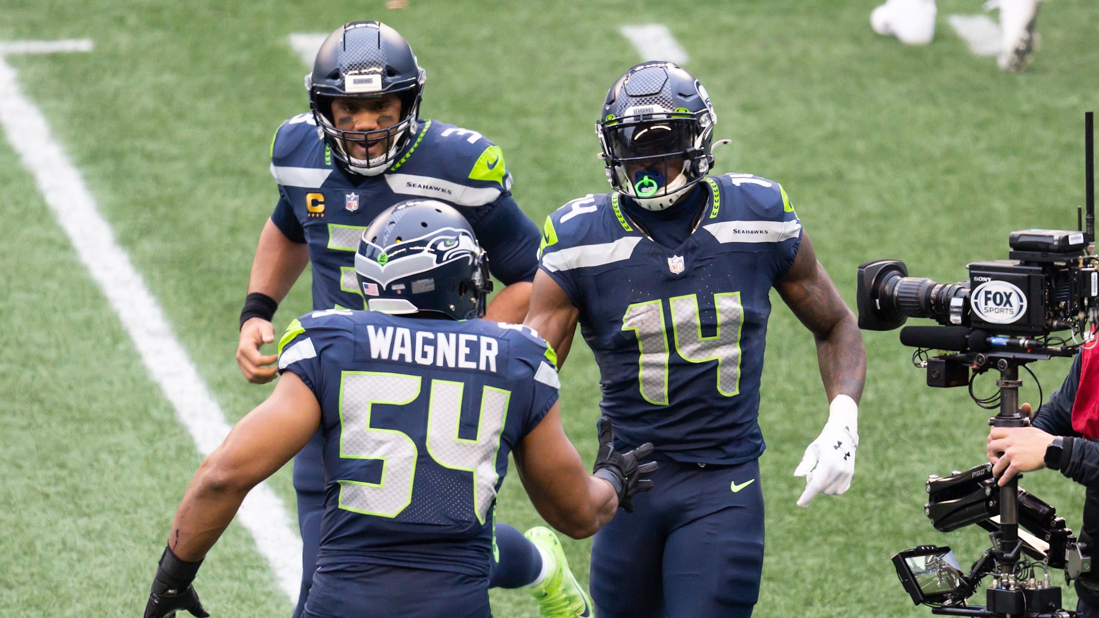 Russell Wilson, Bobby Wagner drafted top-3 in PFF's 2012 redraft