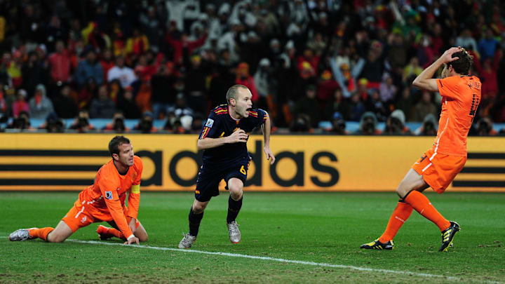Joris Mathijsen, Andres Iniesta, Rafael Van der Vaart