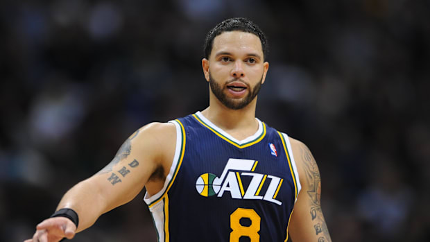 Utah's jazz leader, Deron Williams (8), calls a defensive program in the fourth quarter against Denver Nuggets