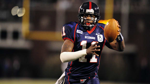 Richmond Spiders quarterback Eric Ward (11)