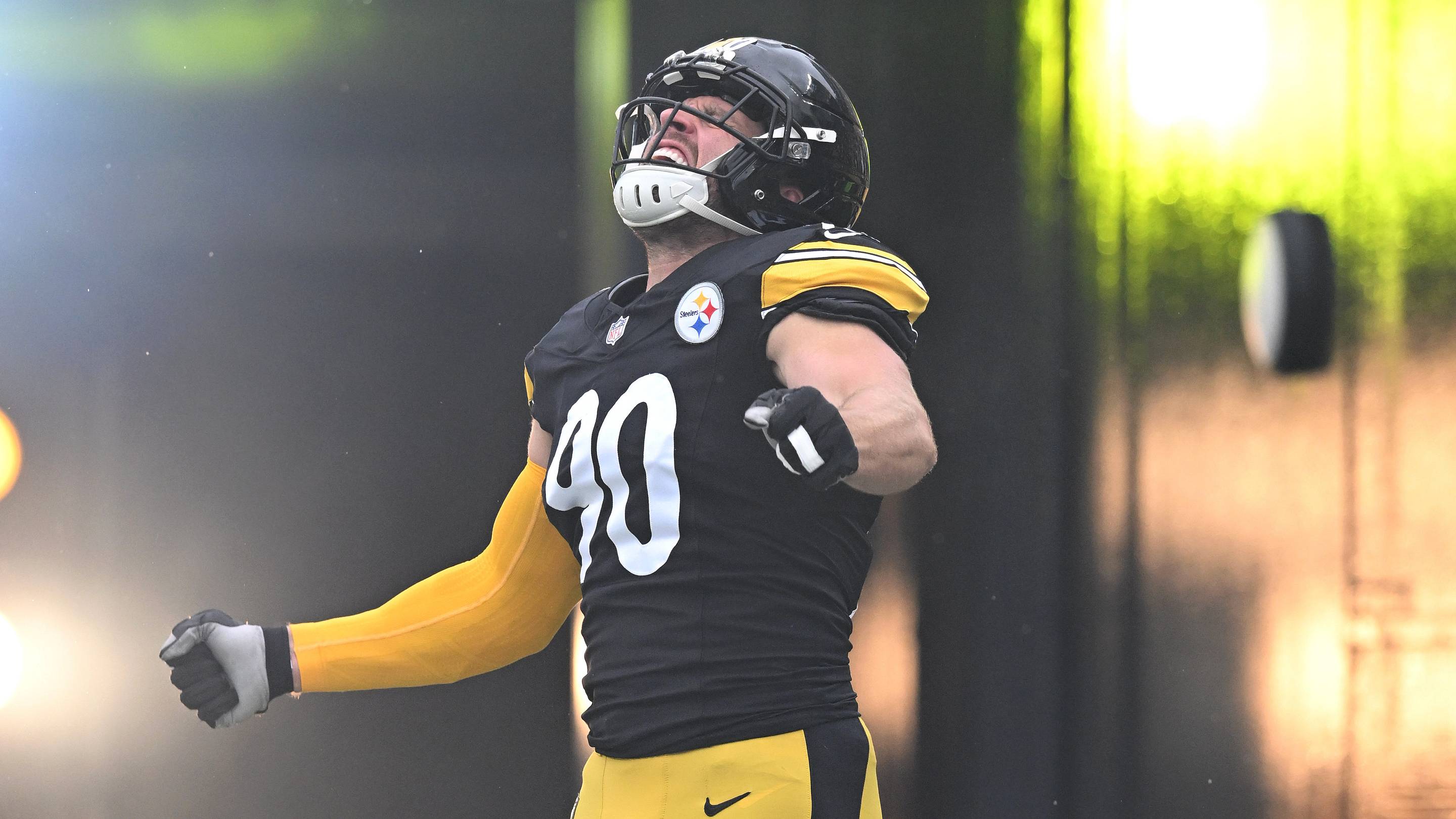 Steelers' T.J. Watt Injured After Getting Hit in Face vs. Colts